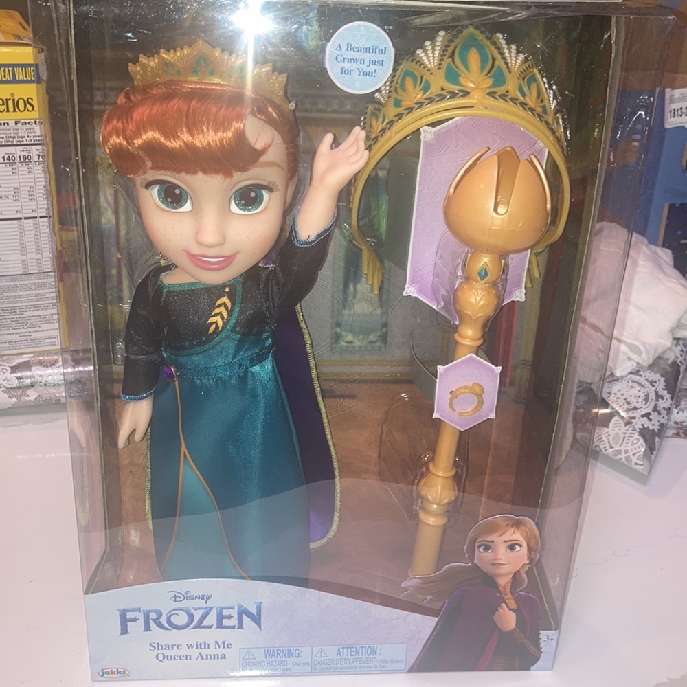 New in box Disney Frozen Share with Me Queen Anna - Picture 2 of 5